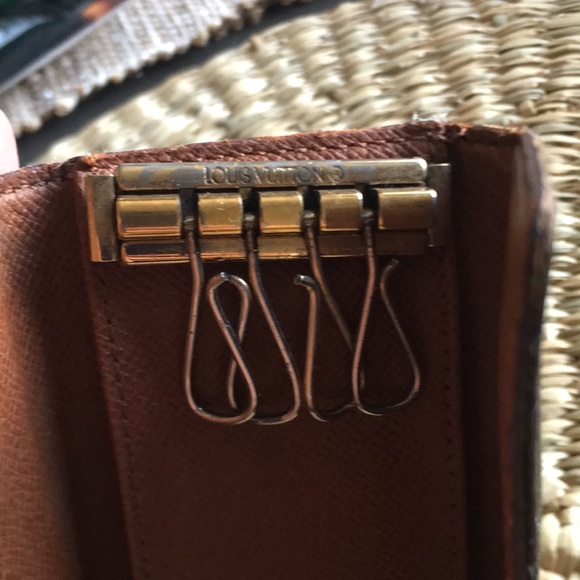 Authentic preloved Louis Vitton Key Holder - Picture 8 of 17